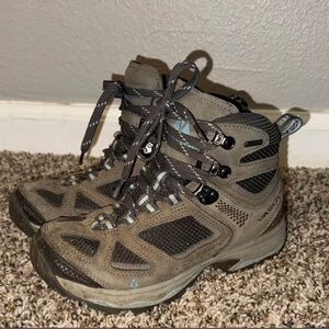 Vasque women’s hiking boots size 6